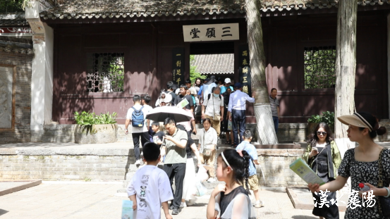 Robots Debut at Gulongzhong, Opening a New Experience in Technology and Cultural Tourism