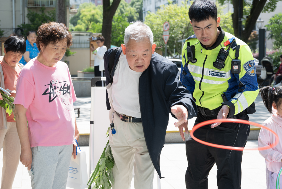 Intergenerational Co-Creation of a New Model for Traffic Safety Promotion for Seniors in the Community