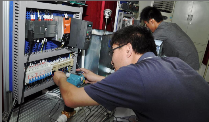 How Can PLC Engineers Break Through the Income Ceiling?