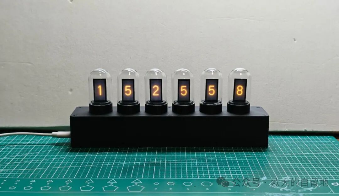 AI Halfway Through: Creating an LCD Simulation Neon Tube Clock