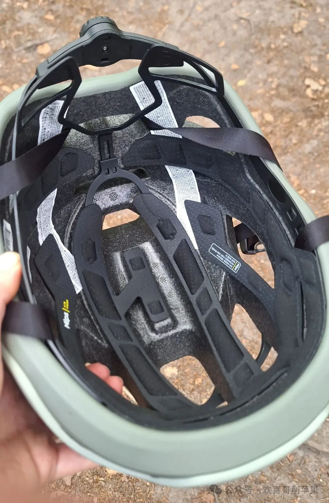 Van Rysel RCR Mips: The Helmet Used by Professional Cycling Teams