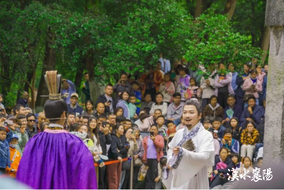 Robots Debut at Gulongzhong, Opening a New Experience in Technology and Cultural Tourism