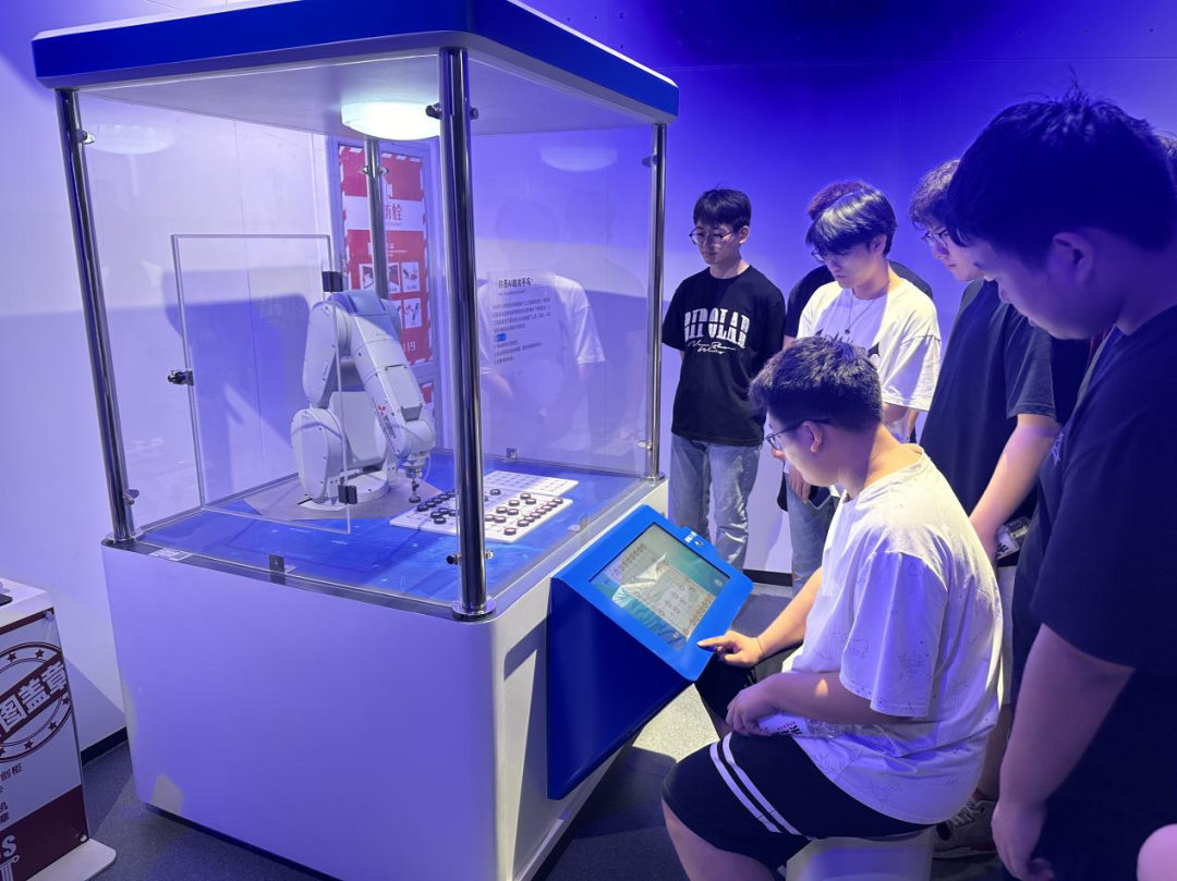 Walking Ideological and Political Course: IoT College Organizes 'Visit to Cybersecurity Exhibition, Forge Skills for National Service' Practical Activity