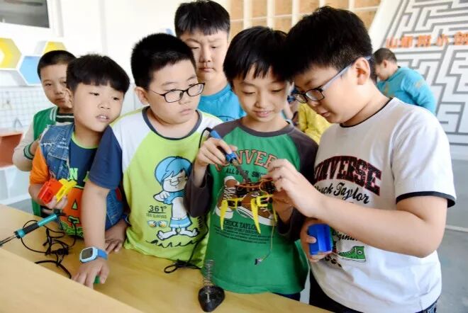 Exploring Maker Education: Current Status, Challenges, and Effective Approaches in Primary and Secondary Schools