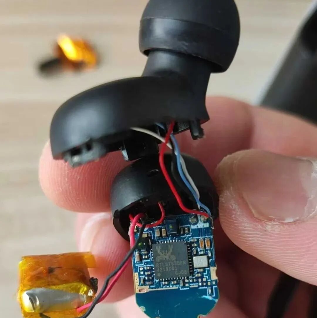 Dissecting the Advantech Vibration Sensor Worth Over 3000: An Inside Look at Its Structure and Chip Solutions