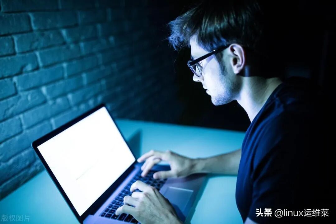 Understanding the Differences in File Size Reporting: Why `ls` and `du` Show Different Results in Linux