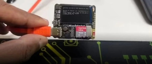 A Linux Computer Smaller than a Passport Photo: Equipped with Screen and Microphone, Highly Functional