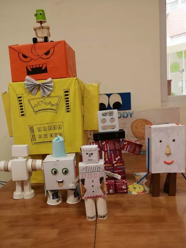 Creative Robot Crafting for Kindergarten: Little Scientists Start with Robots