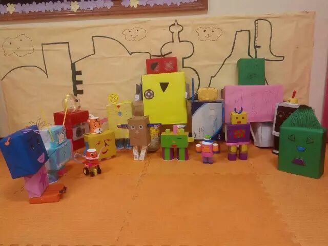 Creative Robot Crafting for Kindergarten: Little Scientists Start with Robots