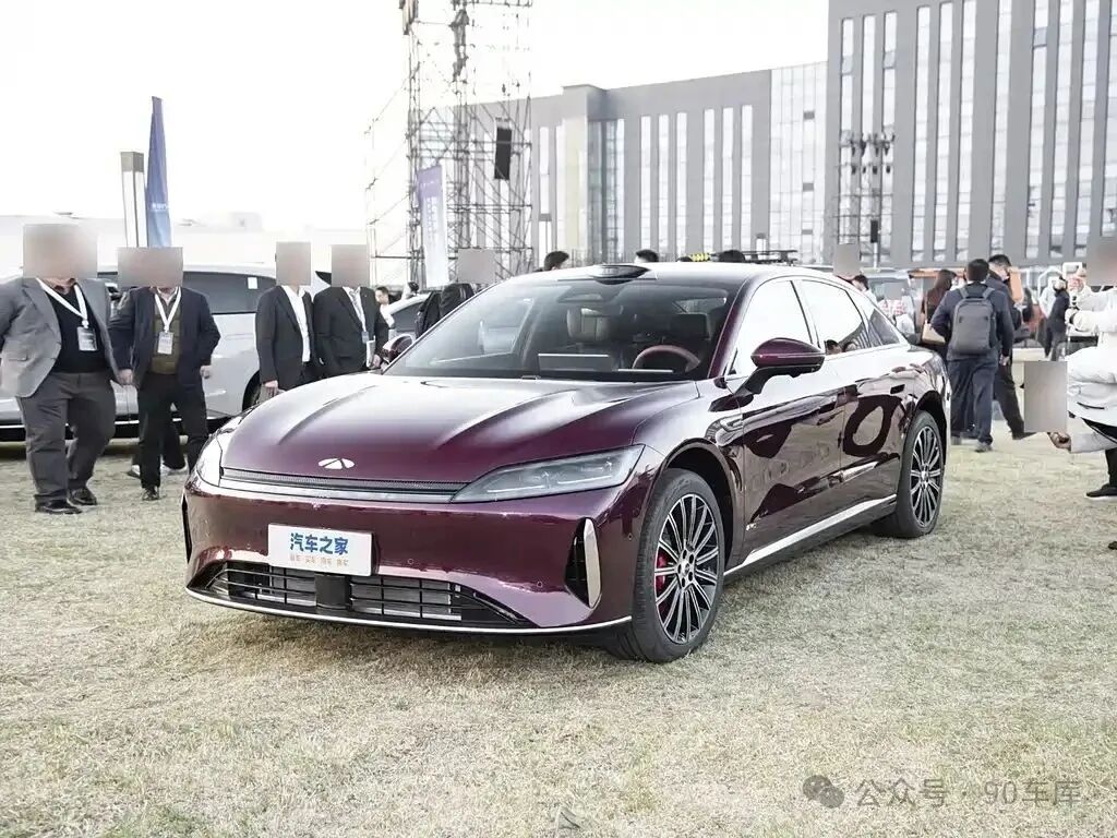 Disrupting the C-Class Car Landscape! The Global Debut of the Fengyun A9L Redefines New Standards of Safety and Luxury