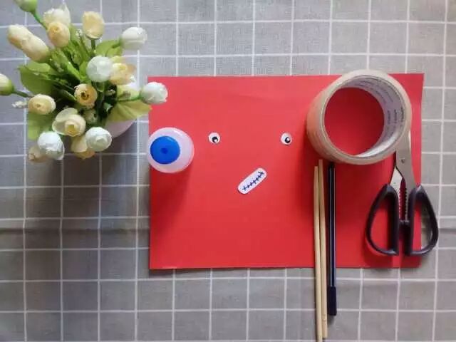 Creative Robot Crafting for Kindergarten: Little Scientists Start with Robots