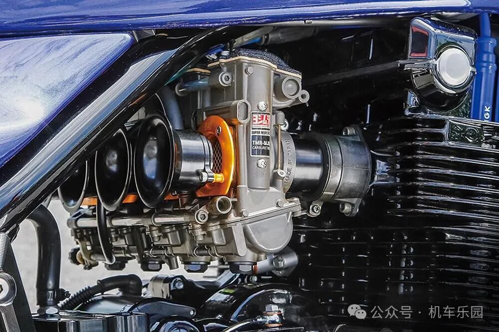 The Majestic Beast: Kawasaki Zephyr 1100RS