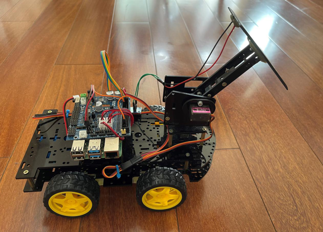 Innovative Green Solutions from Students: Clean Energy Clothing and Water-Saving Cultivation Systems