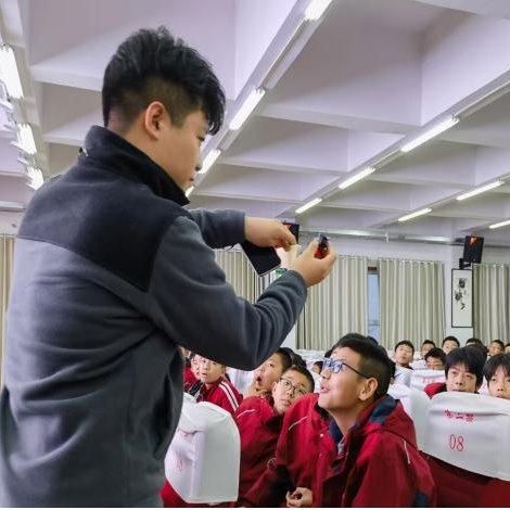 Party Building Leads to Collective Strength, Scientific Innovation Empowers Development