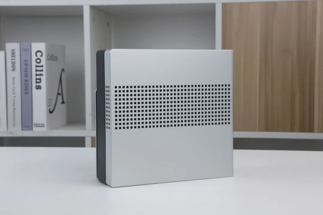 JimoKe EVO-X2 Mini PC Review: Ryzen AI Max+ 395 High-End Compact Desktop AI Supercomputer