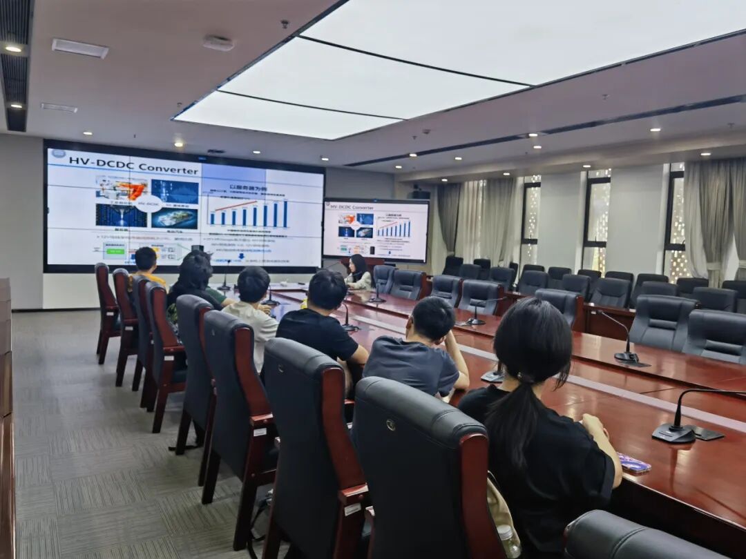 Undergraduate Students Visit the PMIC Laboratory at the University of Science and Technology of China