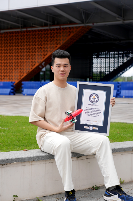 "Breaking High-Speed Rail Speeds! Shenzhen Students Create Drone, Setting World Record!"