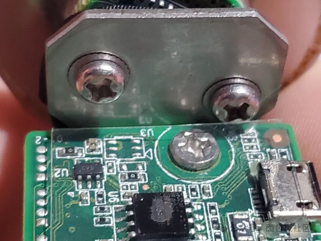 Dissecting the Advantech Vibration Sensor Worth Over 3000: An Inside Look at Its Structure and Chip Solutions