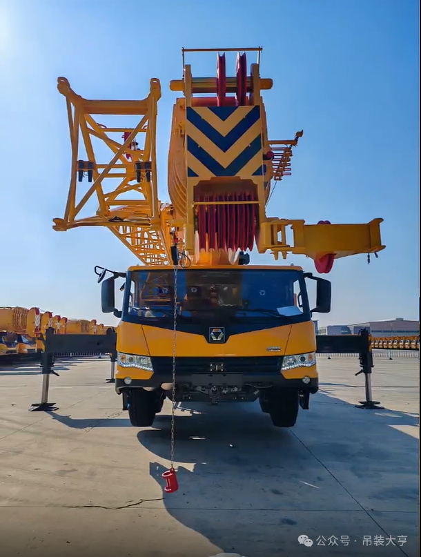 XCMG QY130K7C Crane: 76-Meter Main Boom and 40-Ton Counterweight