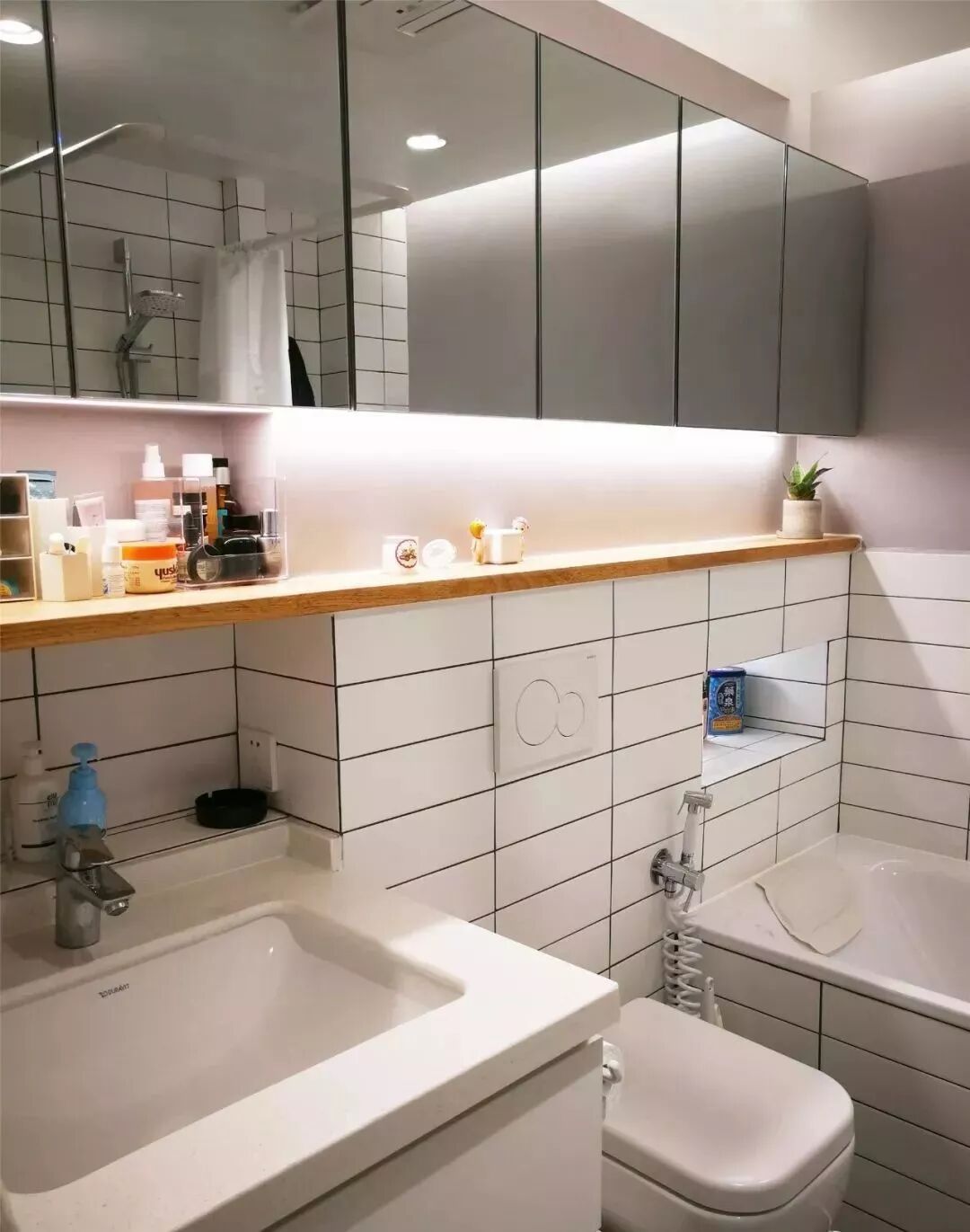 A 60 Square Meter Minimalist Wooden Style Apartment with Embedded Storage for Enhanced Practicality!