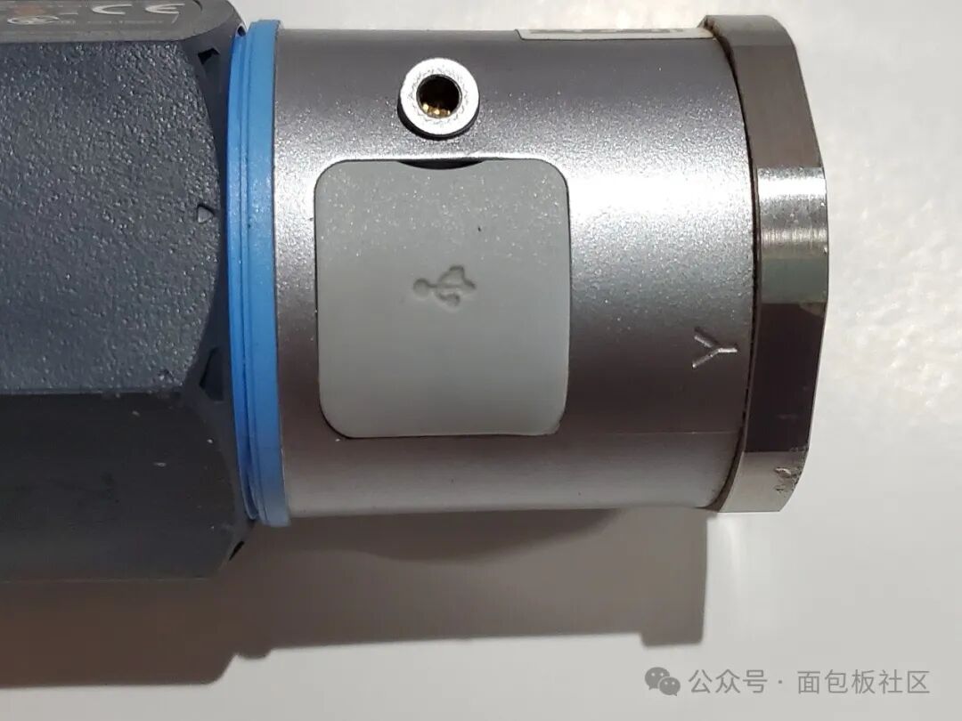 Dissecting the Advantech Vibration Sensor Worth Over 3000: An Inside Look at Its Structure and Chip Solutions