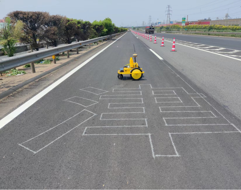 Application of Topcon TinySurveyor Automatic Marking Robot in Road Marking