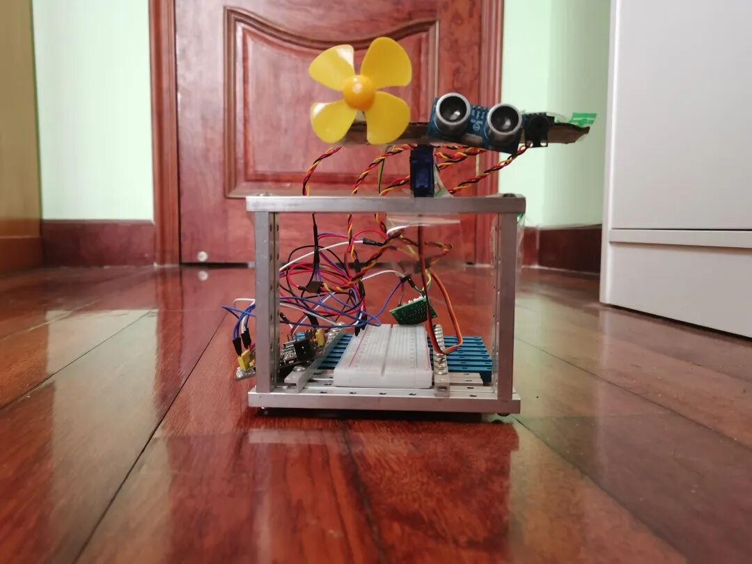 Innovative Green Solutions from Students: Clean Energy Clothing and Water-Saving Cultivation Systems