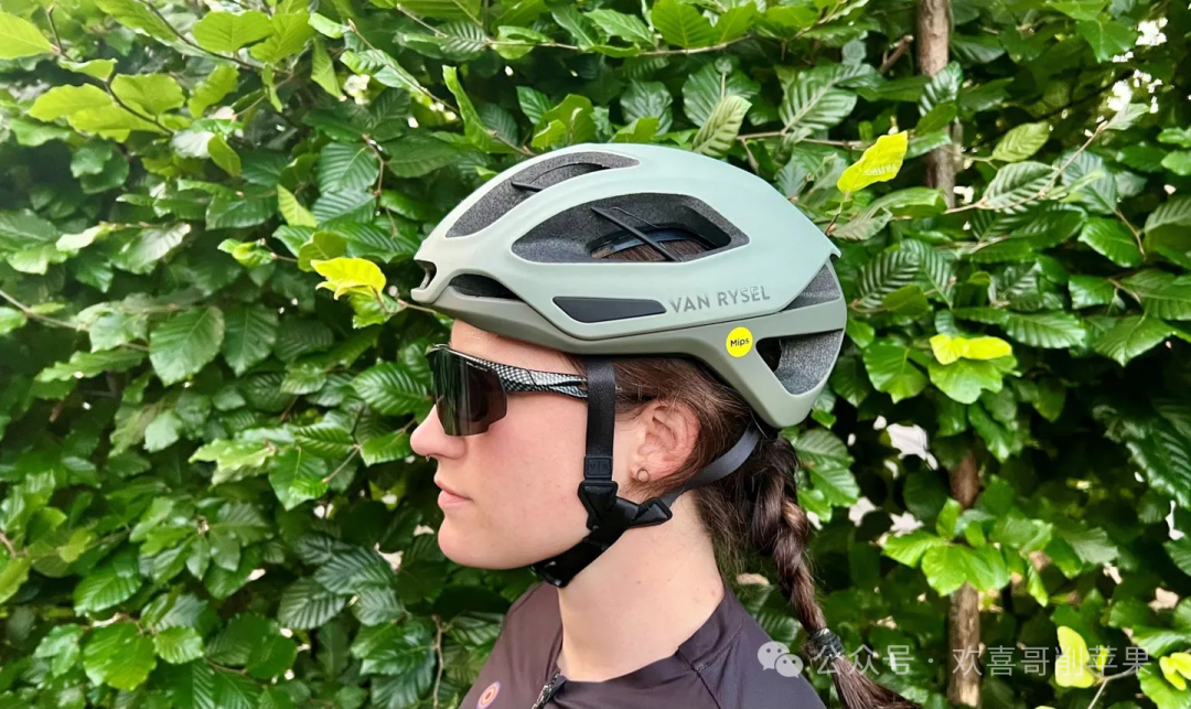 Van Rysel RCR Mips: The Helmet Used by Professional Cycling Teams