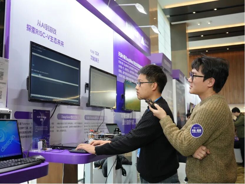 Zheng Junjie: Building Free Software on Open Hardware