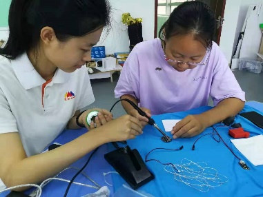 Cultivating Young Makers: The 'Smart Medical Care Bed' by Students from Beijing's Miyun District No. 2 High School