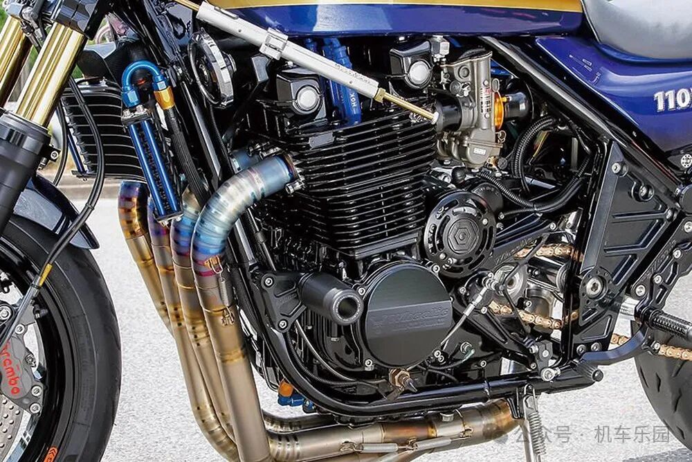 The Majestic Beast: Kawasaki Zephyr 1100RS