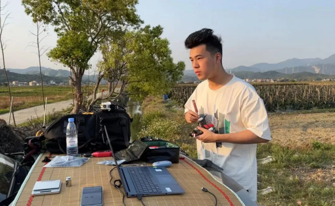 Shenzhen Student Creates Fastest Mini Drone, Sets Guinness World Record!