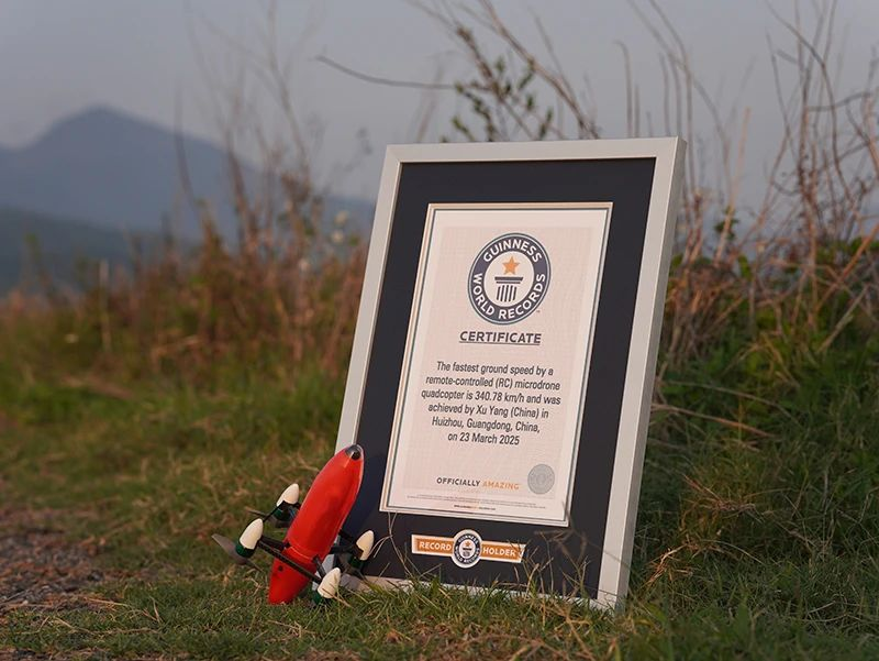 Speed Comparable to High-Speed Rail! The World's Fastest Micro Drone, Created by a College Student in China