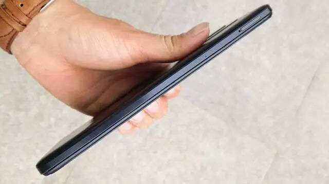 Redmi 12C: A Lightweight Entry-Level LCD Smartphone with a Flat Camera Design