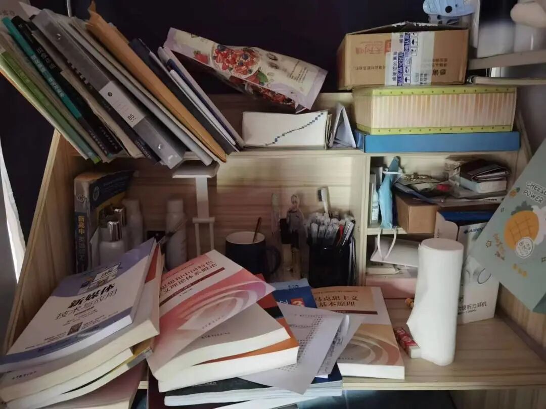 Transforming Your Dorm Room: A Guide to Desktop Makeovers