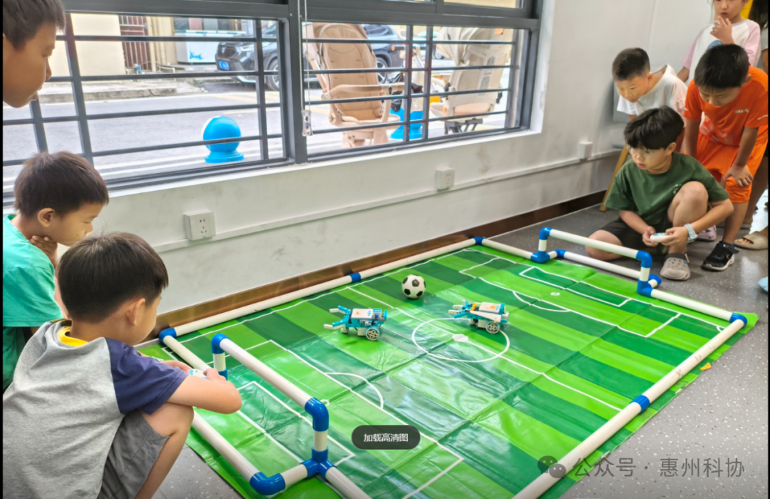 Exploring AI Robotics! The Second Stop of the Huiyang Summer Science Popularization Ignites the Technological Dreams of Young People in Xinwei