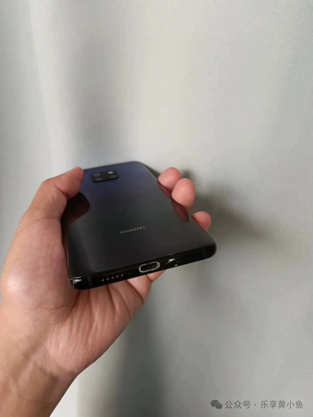 Huawei's Game-Changer from 7 Years Ago: LCD Screen, Kirin 980, HarmonyOS 4.0, Leica Triple Camera, Average Price Only Over 200 Yuan