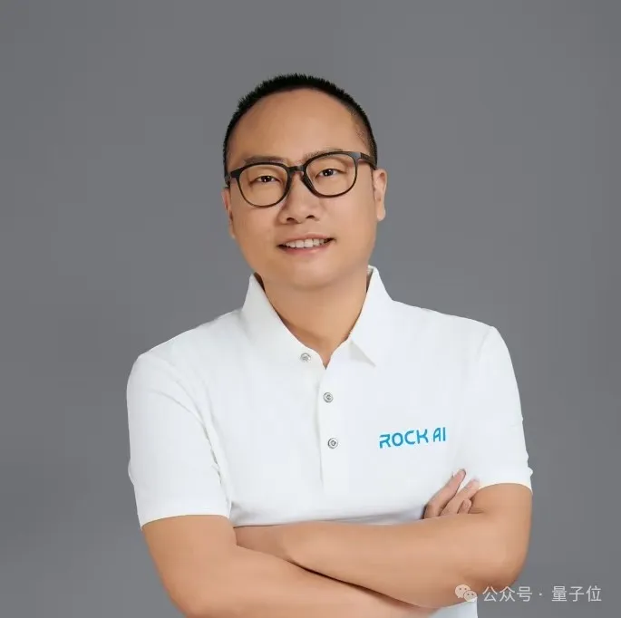 Running Large Models Smoothly on Raspberry Pi! Empowering Terminals with Autonomous Learning and Memory Capabilities | Interview with RockAI CEO Liu Fanping