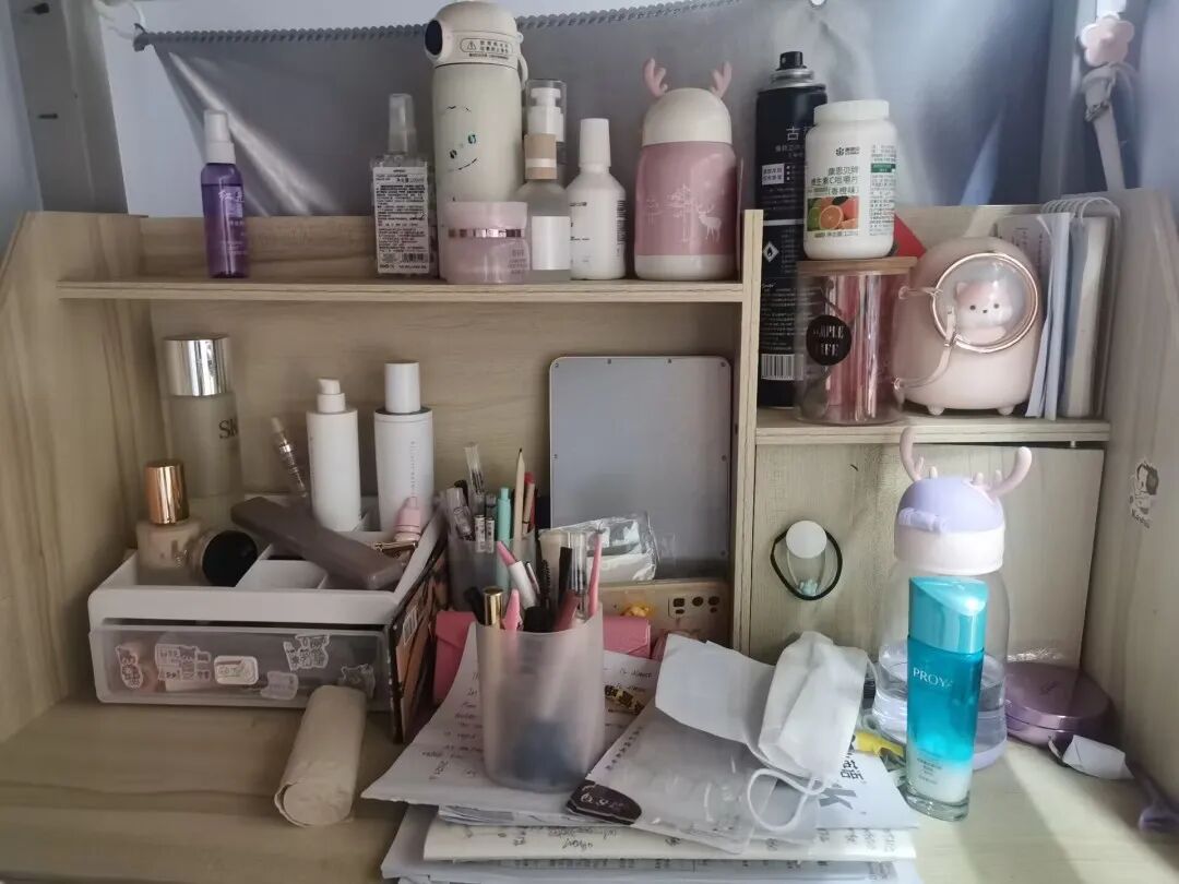 Transforming Your Dorm Room: A Guide to Desktop Makeovers