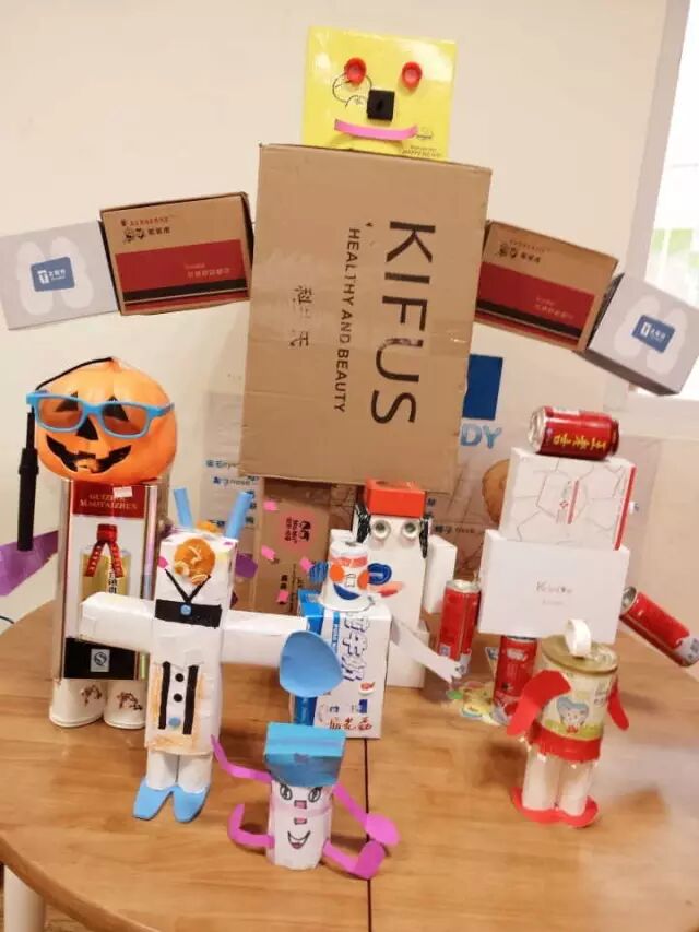 Creative Robot Crafting for Kindergarten: Little Scientists Start with Robots