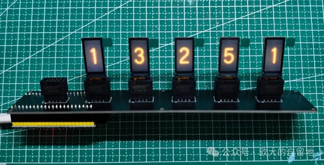AI Halfway Through: Creating an LCD Simulation Neon Tube Clock