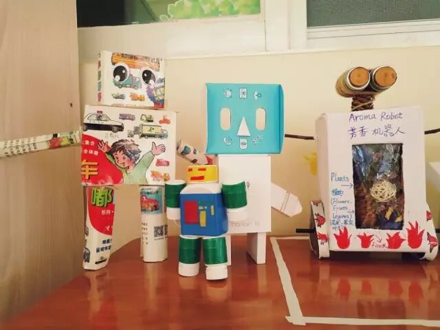 Creative Robot Crafting for Kindergarten: Little Scientists Start with Robots