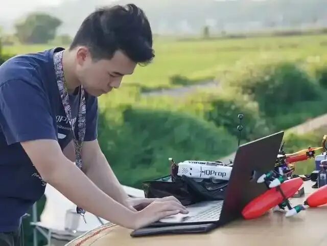 Speed Comparable to High-Speed Rail! 22-Year-Old Chinese University Student 3D Prints Drone, Breaks Guinness Record!