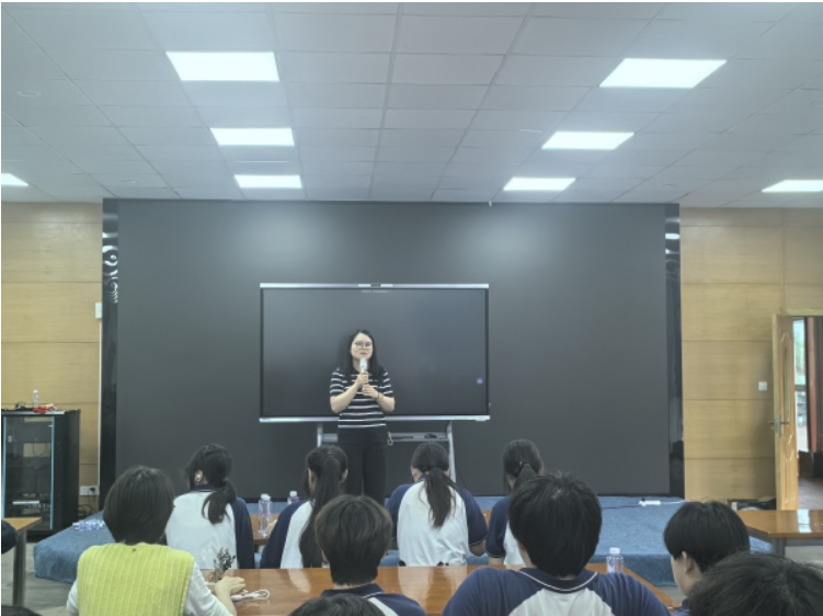 IoT Major Students from the Intelligent Engineering Department Conduct Professional Recognition Practice