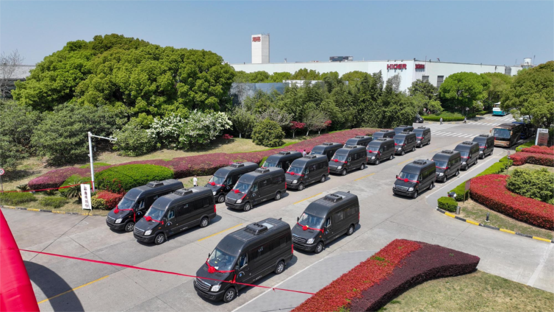 C License Required! Suzhou King Long Custom 9-Seater Ruixing Van Travels the Gansu-Qinghai Loop