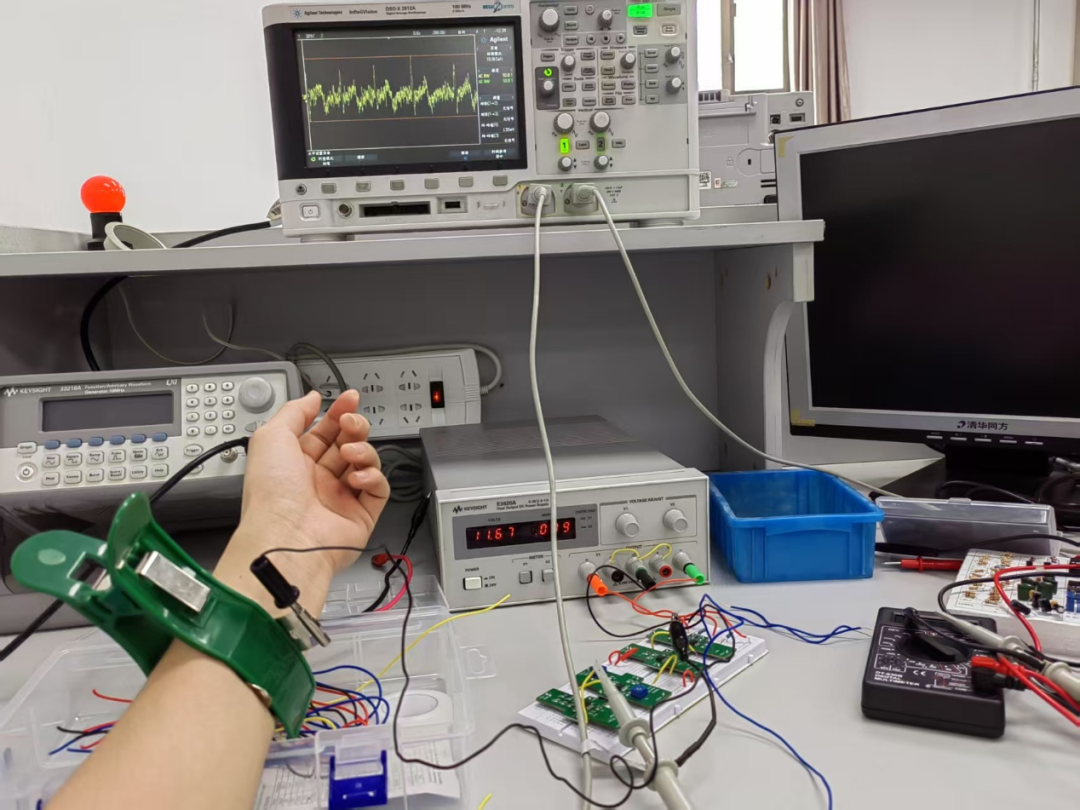 Zhang Shihao: When the Oscilloscope Displays a Heartbeat, When Code Runs Across the World