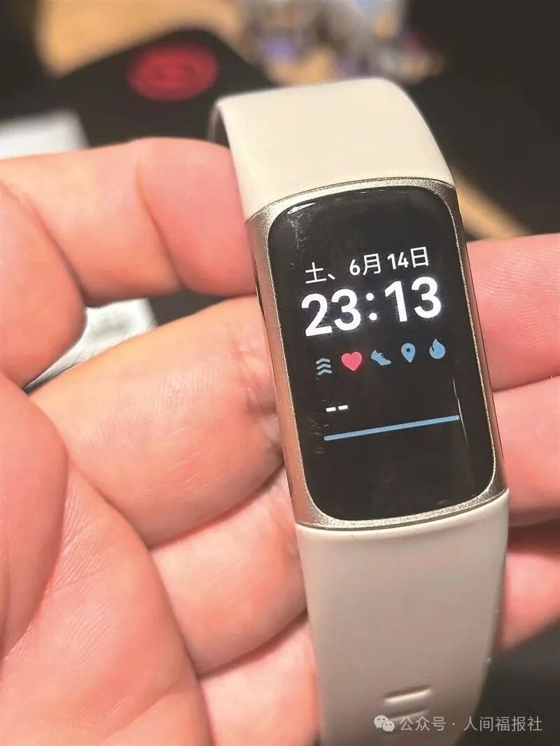 Unexpected Swimming Record: Smartwatch Goes for a Swim in the Washing Machine