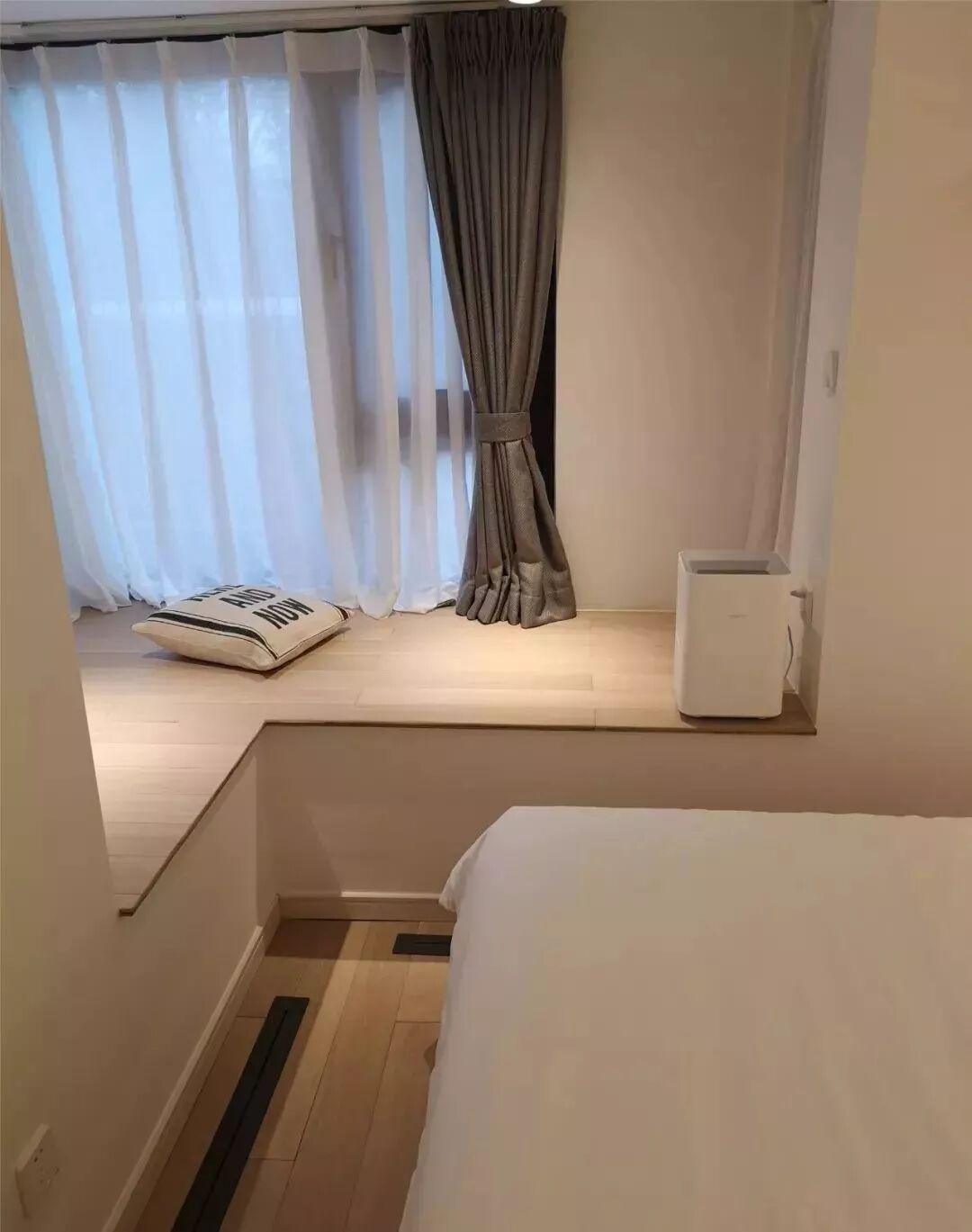 A 60 Square Meter Minimalist Wooden Style Apartment with Embedded Storage for Enhanced Practicality!