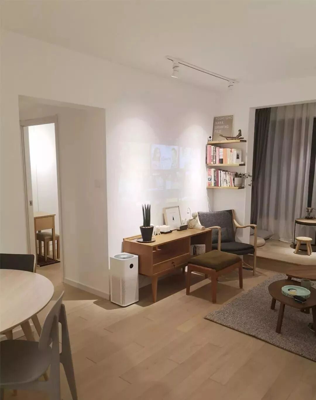 A 60 Square Meter Minimalist Wooden Style Apartment with Embedded Storage for Enhanced Practicality!