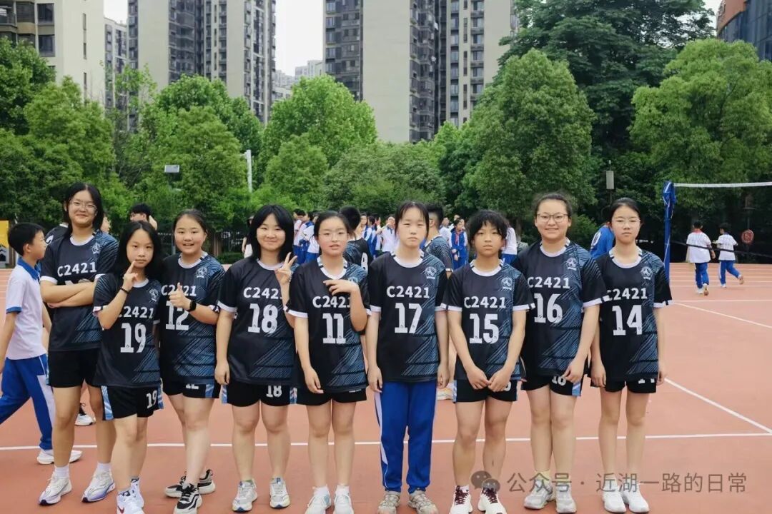 The Strongest Echo of Youth! Class C2421 Shines with Passion on the Volleyball Court